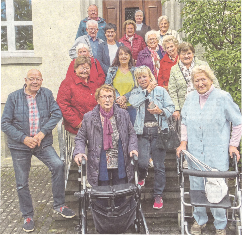 Juni 2019 - Oberin erklärt Senioren das Klosterleben